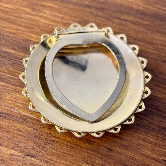 Vintage Gold Tone Filigree Scarf Clip - Picture 8 of 9